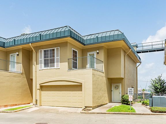 2nd image of 921 Marine Dr APT 105