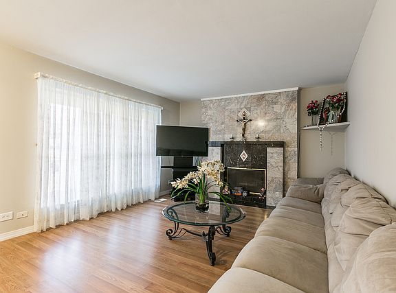 5th image of 2724 Davos Ave