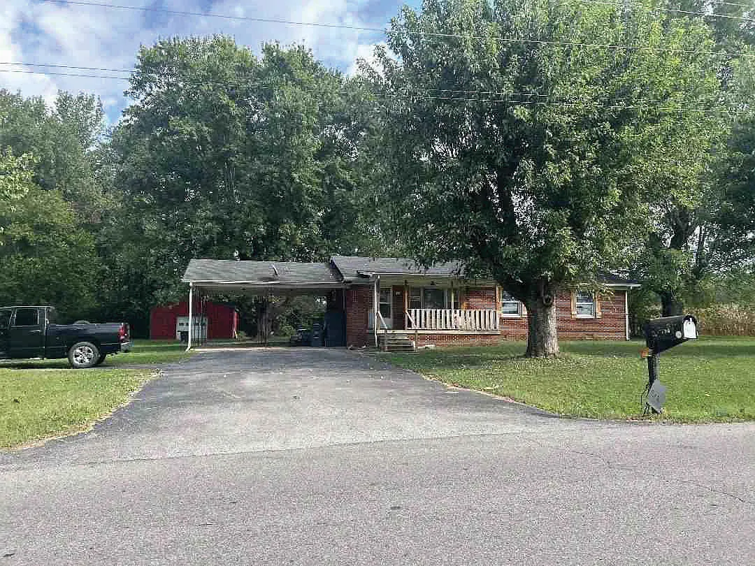 108 Searcy Ln photo 1