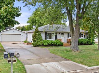 1059 Holly Ct, Neenah, WI 54956