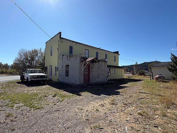 5th image of 104 Main St