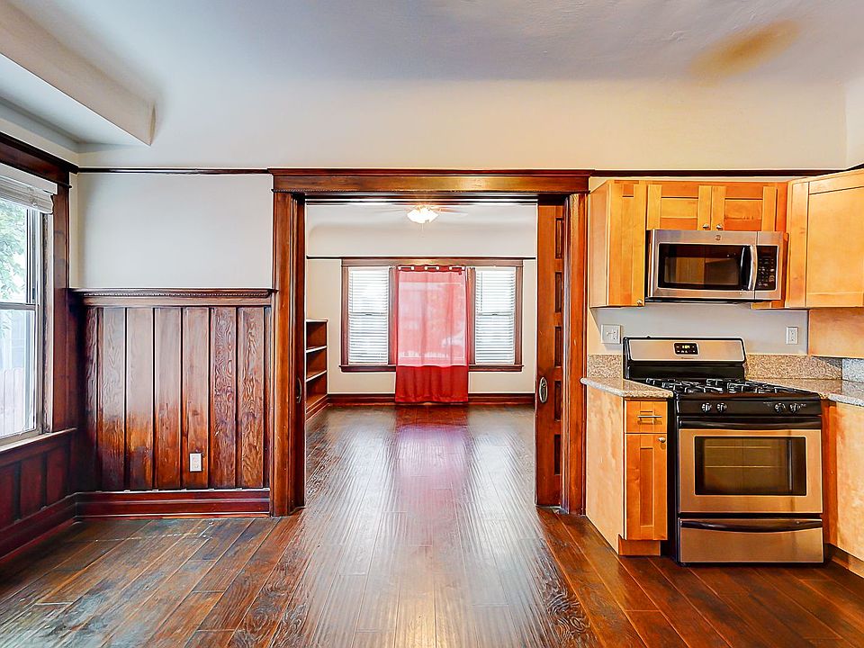 1st image of 1223 W 37th Pl #1223