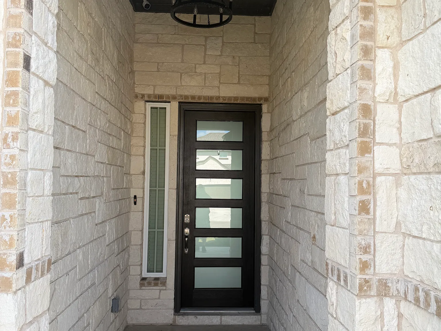 3 bed, 2.5 bath, 2358 sqft, $3,995 — Photo 1