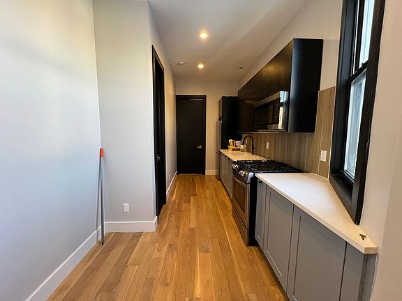 2nd image of 172 New York Ave #L3