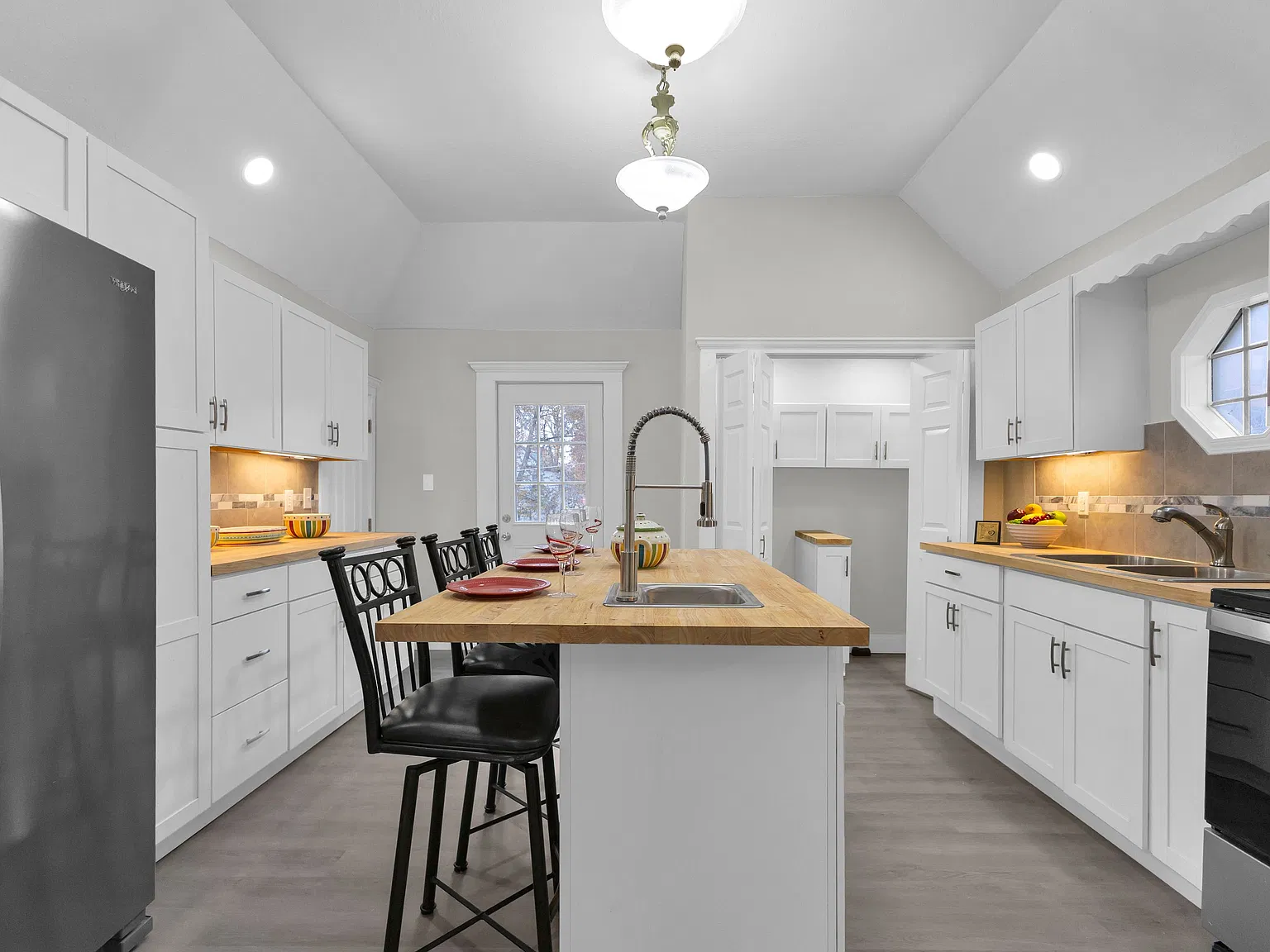 1407 Felix Street - 1 — Photo 2