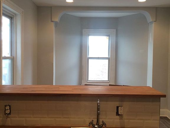 breakfast bar to tv room