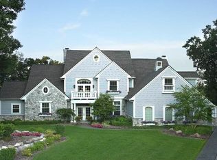 3631 Woodridge Dr, Howell, MI