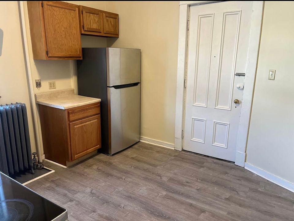 1st image of 461-465 Pawling Ave