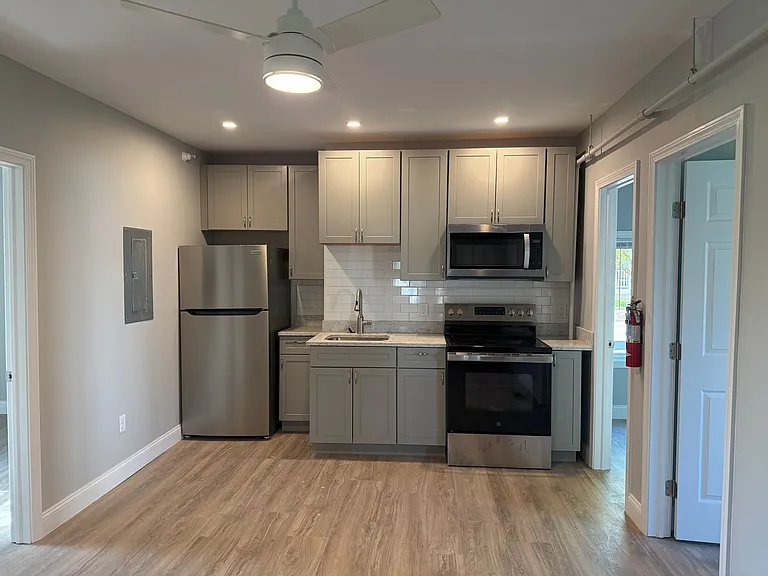 31 Marble Ave — Photo 1