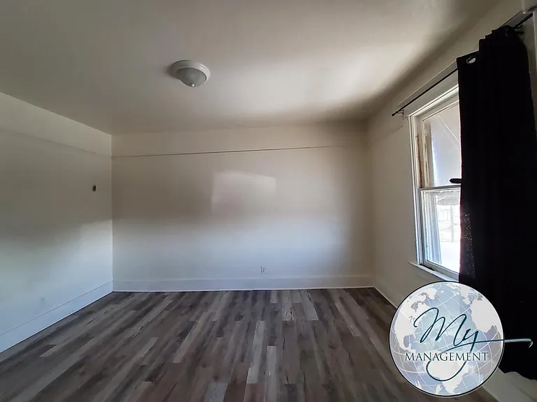 242 Washington St — Photo 14