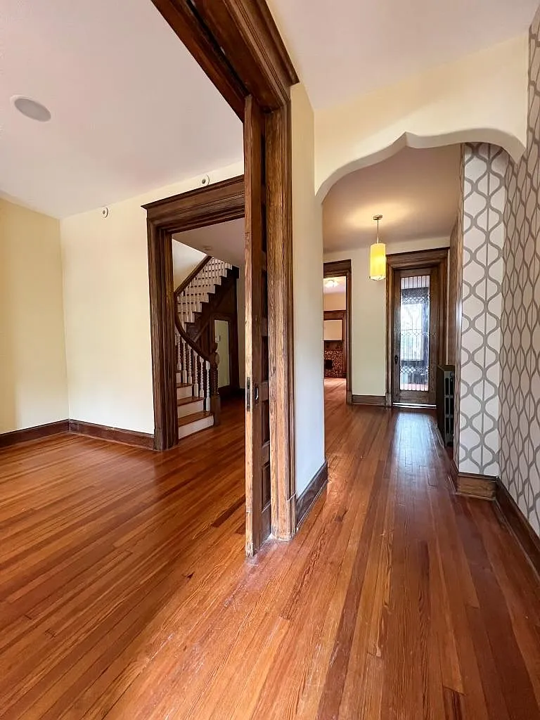 4 bed, 2.5 bath, 2446 sqft, $4,850 — Photo 2