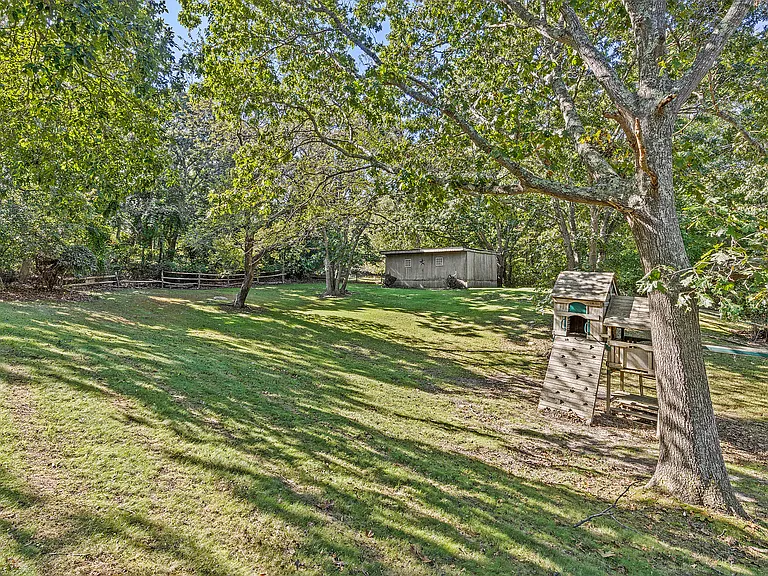 4 Bayberry Rd — Photo 29
