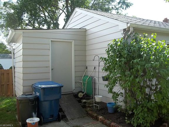 4th image of 2918 Lucerne Ave