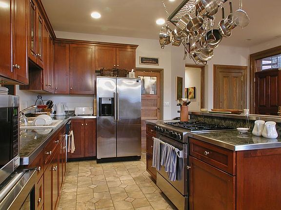 3rd image of 3732 N Southport Ave #2