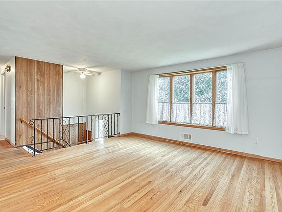 5th image of 576 Grace Ave