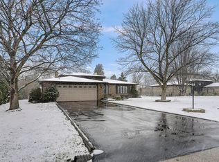 532 Russell St, Wheeling, IL 60090