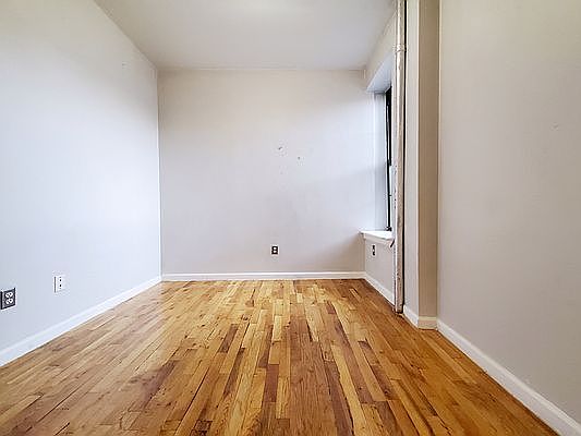 4th image of 1302 De Kalb Ave #8