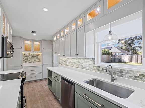 4th image of 309 Dolphin St