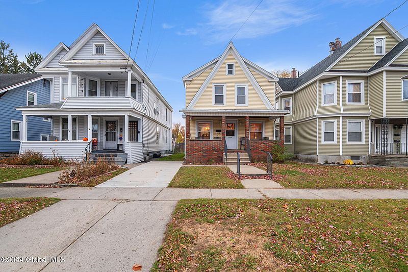 3rd image of 542 Vischer Avenue