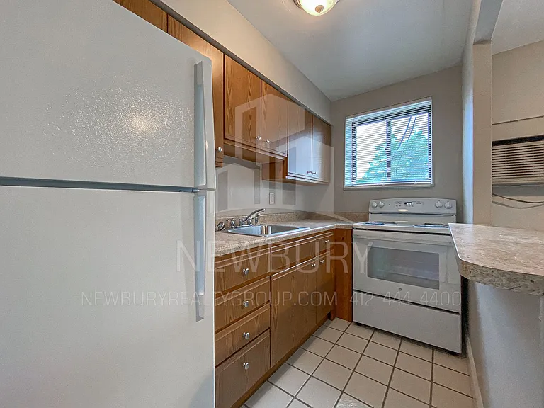 Poplar Apartments — Photo 34