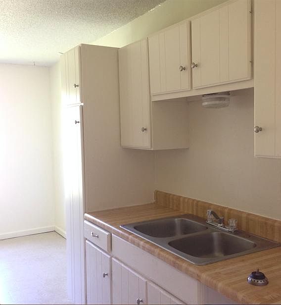 2nd image of 439 Pershing Hwy APT 03