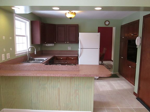 Lots of cupboards/counters
