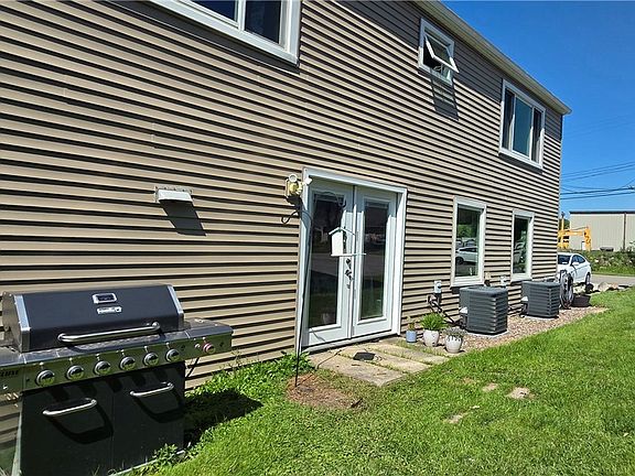 3rd image of 210 Westminster Rd