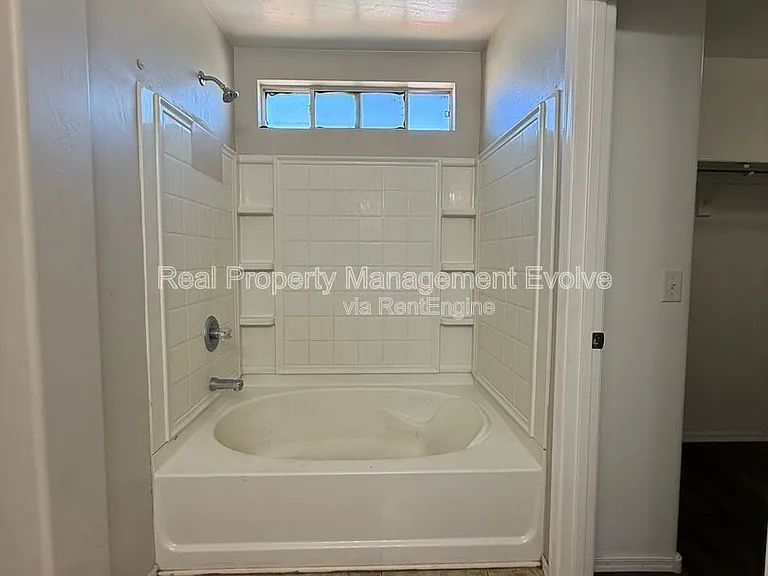 3930 W Irwin Ave — Photo 17