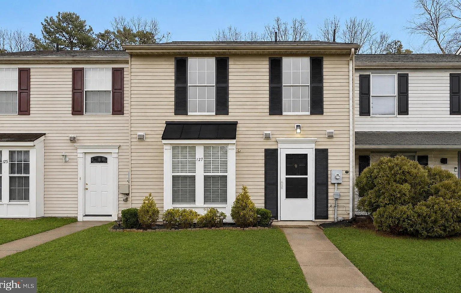 3 bed, 1.5 bath, 1360 sqft, $2,350 — Photo 1