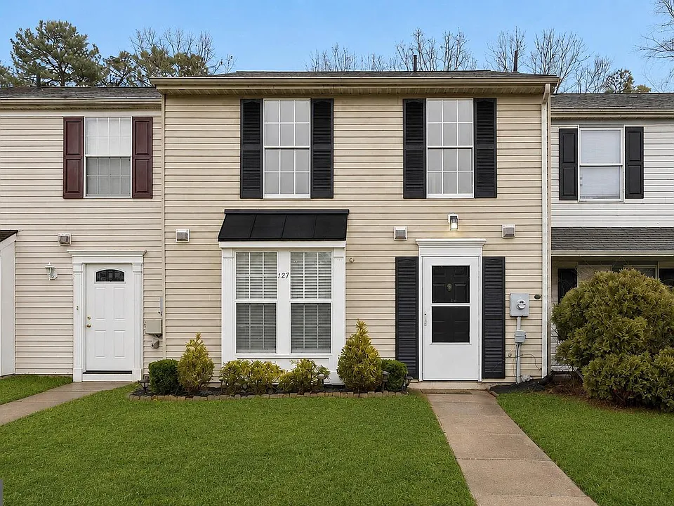 127 Villa Knoll Ct
