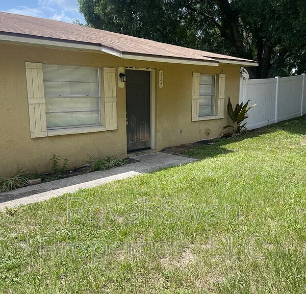 124 Rebecca Ln — Photo 1