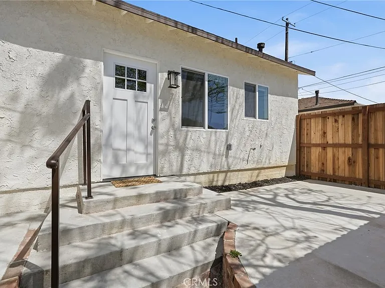 8155 Genesta Ave — Photo 2