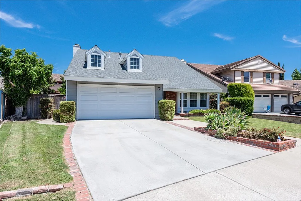 4 bed, 2.5 bath, 2078 sqft, $5,800 — Photo 3