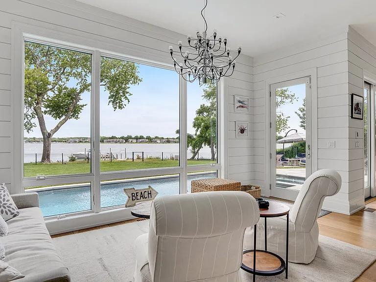 82 Harbor Dr — Photo 17