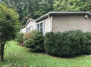 14 Poplar Ln, Bakersville, NC 28705