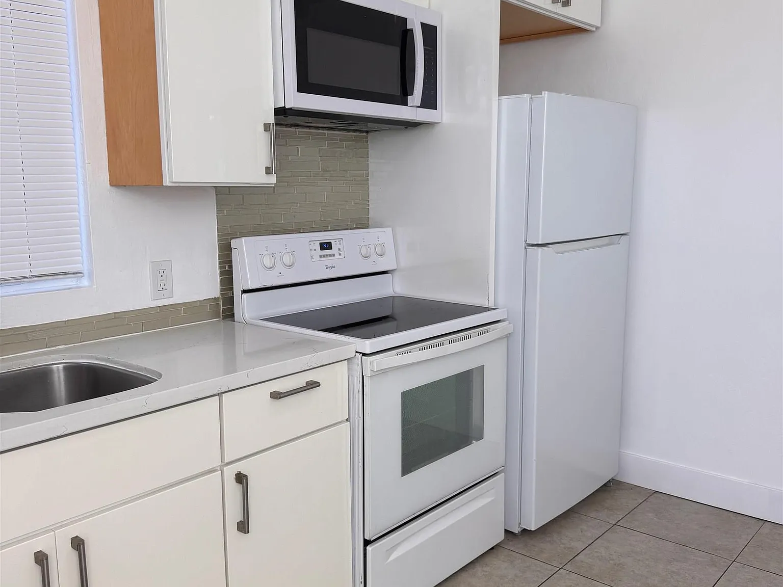 2 bed, 725 sqft, $2,295 — Photo 3
