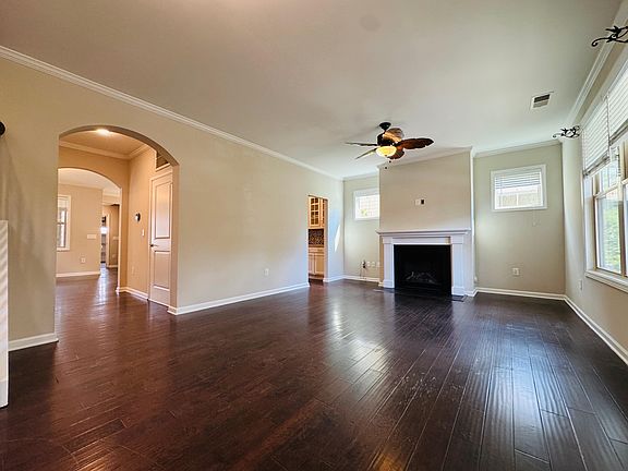 5th image of 1129 Pemberly Ave