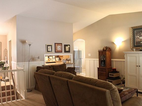 4th image of 214 S Canterbury Dr