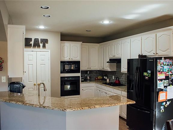 3rd image of 8405 Blackwater Creek Trl