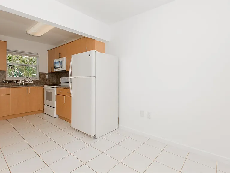 1060 NE 78th Street Rd #10 — Photo 5