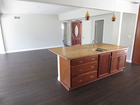 4th image of 10041 McLennan Ave