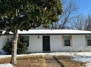 1109 Nugent St, Bowie, TX 76230