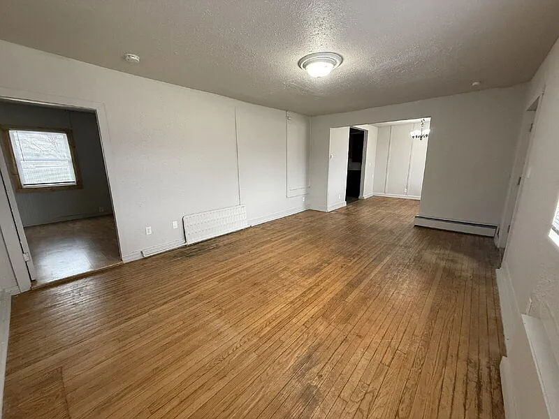Building Photo - 821 Broadway Ave #1