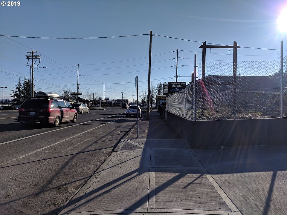 2nd image of 1410 E Powell Blvd