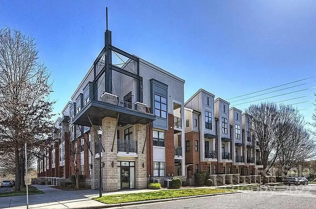 2 bed, 1188 sqft, $2,100 — Photo 1