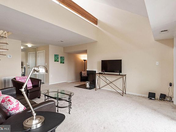 5th image of 13 President Point Dr Unit B3