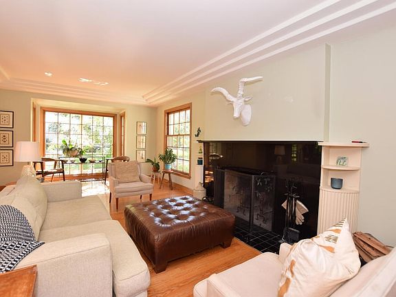 3rd image of 3915 N Lake Dr