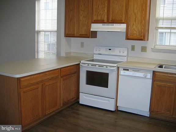 4th image of 406 Leontyne Pl