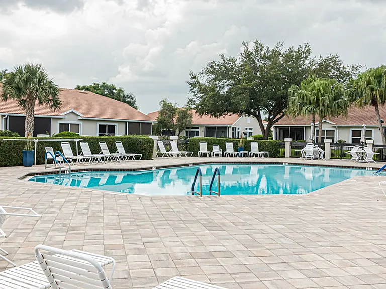 12855 Devonshire Lakes Cir — Photo 47