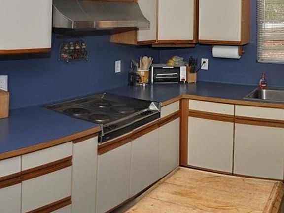 3rd image of 1400 Sycamore Ln